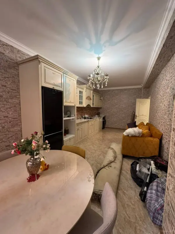 Kirayə verilir 2 otaqlı mənzil 86 m²