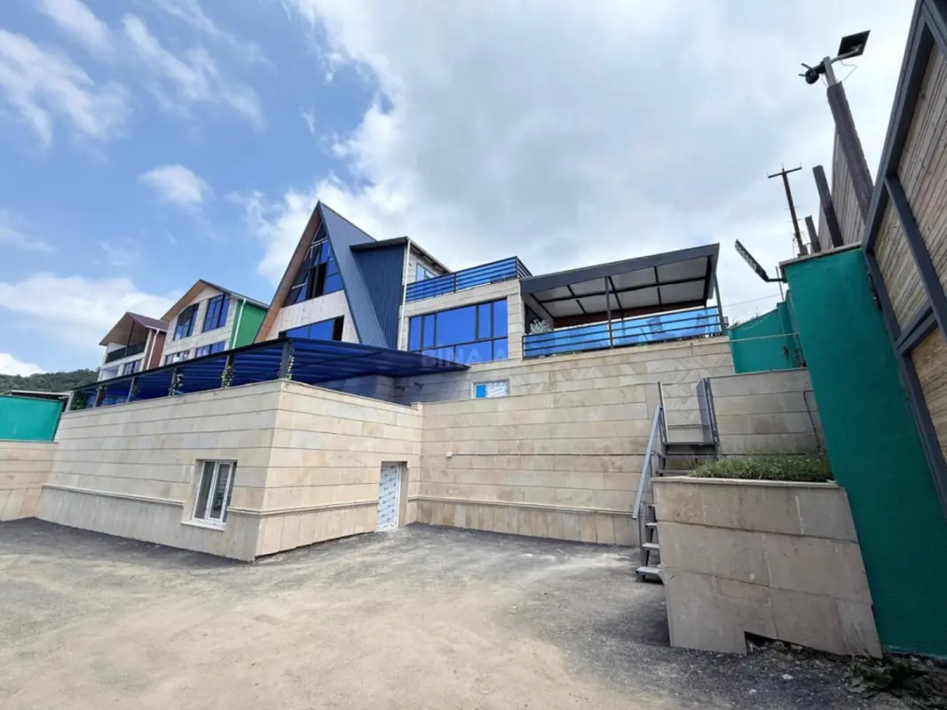 Satılır 4 otaqlı həyət evi 300 m²