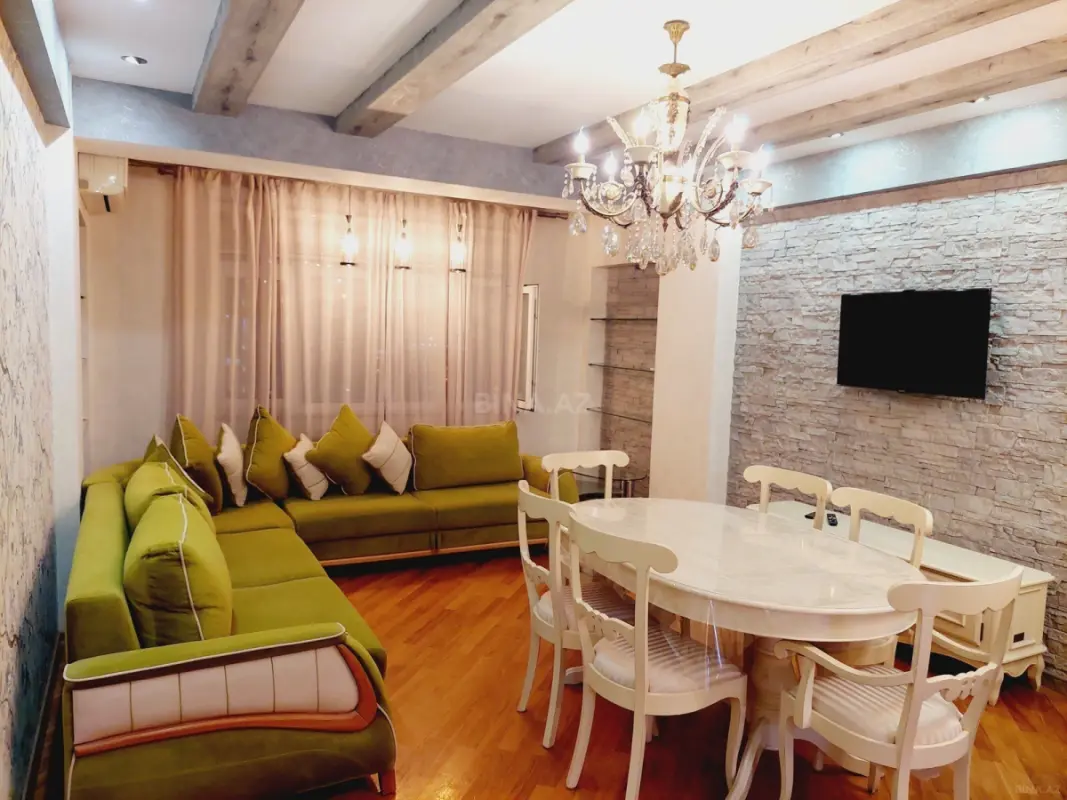 Kirayə verilir 2 otaqlı mənzil 71 m²