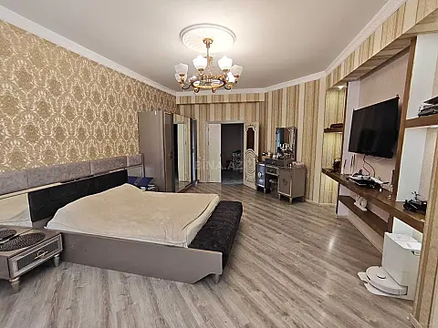 Satılır 3 otaqlı mənzil 137 m² — Bakı, İnşaatçılar 3 otaq 137.00 m²