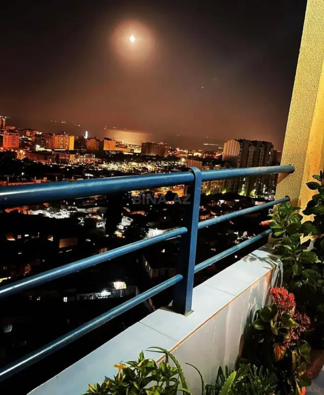 Kirayə verilir 3 otaqlı mənzil 130 m²