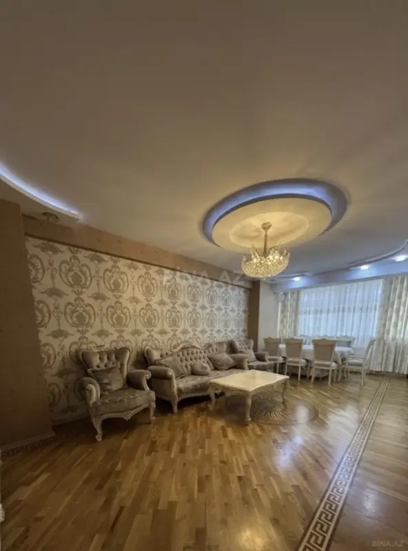 Satılır 3 otaqlı mənzil 130 m²