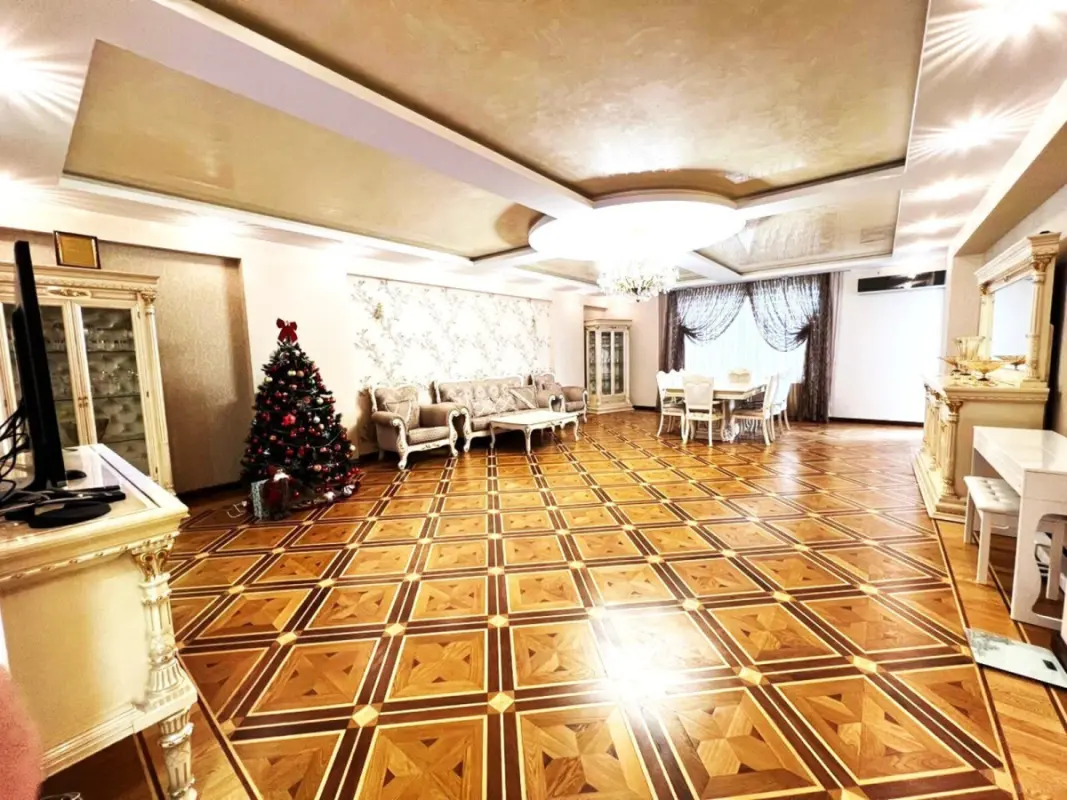 Satılır 4 otaqlı mənzil 230 m²