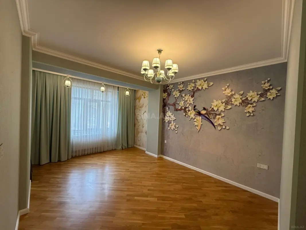 Satılır 3 otaqlı mənzil 165 m²