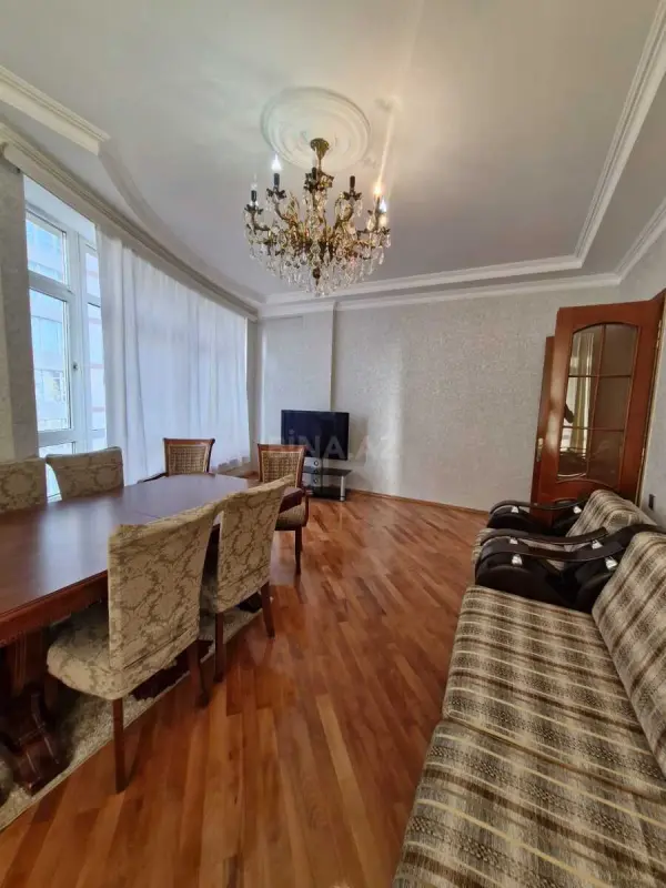 Satılır 3 otaqlı mənzil 120 m²