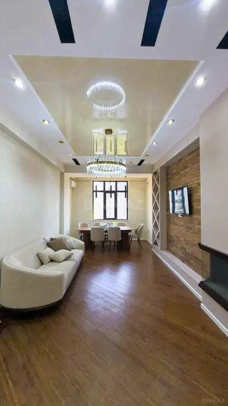 Satılır 3 otaqlı mənzil 135 m²