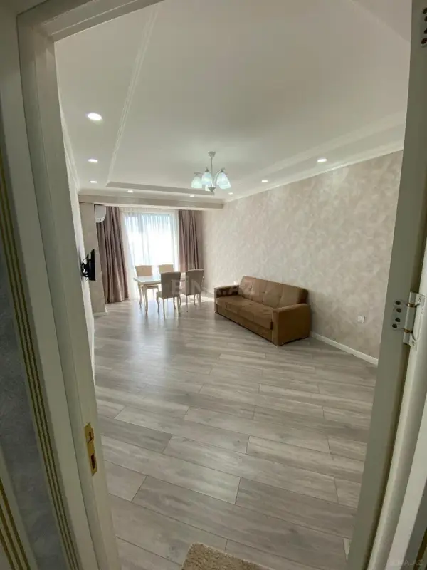 Kirayə verilir 2 otaqlı mənzil 90 m²
