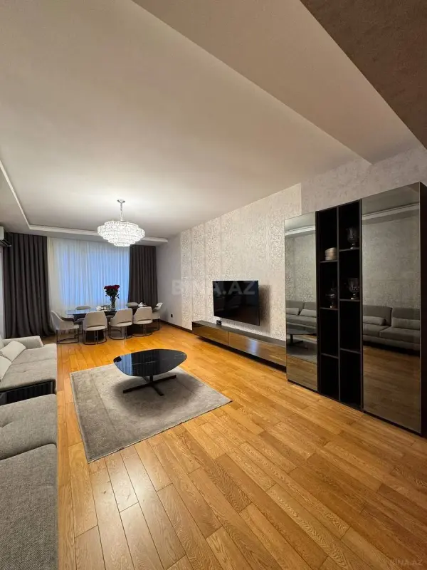 Satılır 3 otaqlı mənzil 158 m²