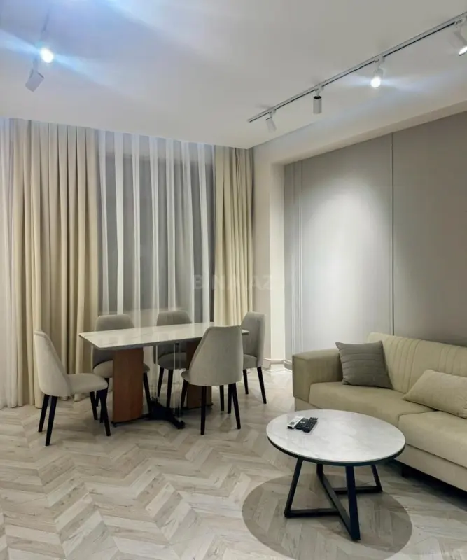 Kirayə verilir 2 otaqlı mənzil 85 m²