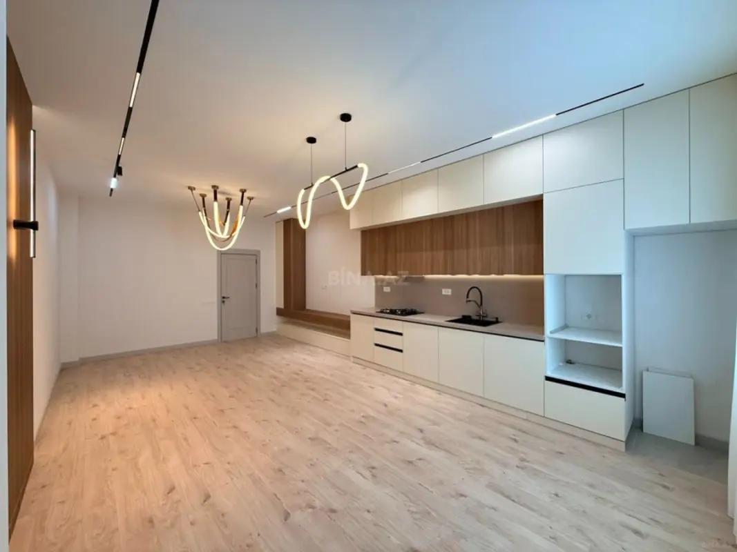 Satılır 3 otaqlı mənzil 141 m²