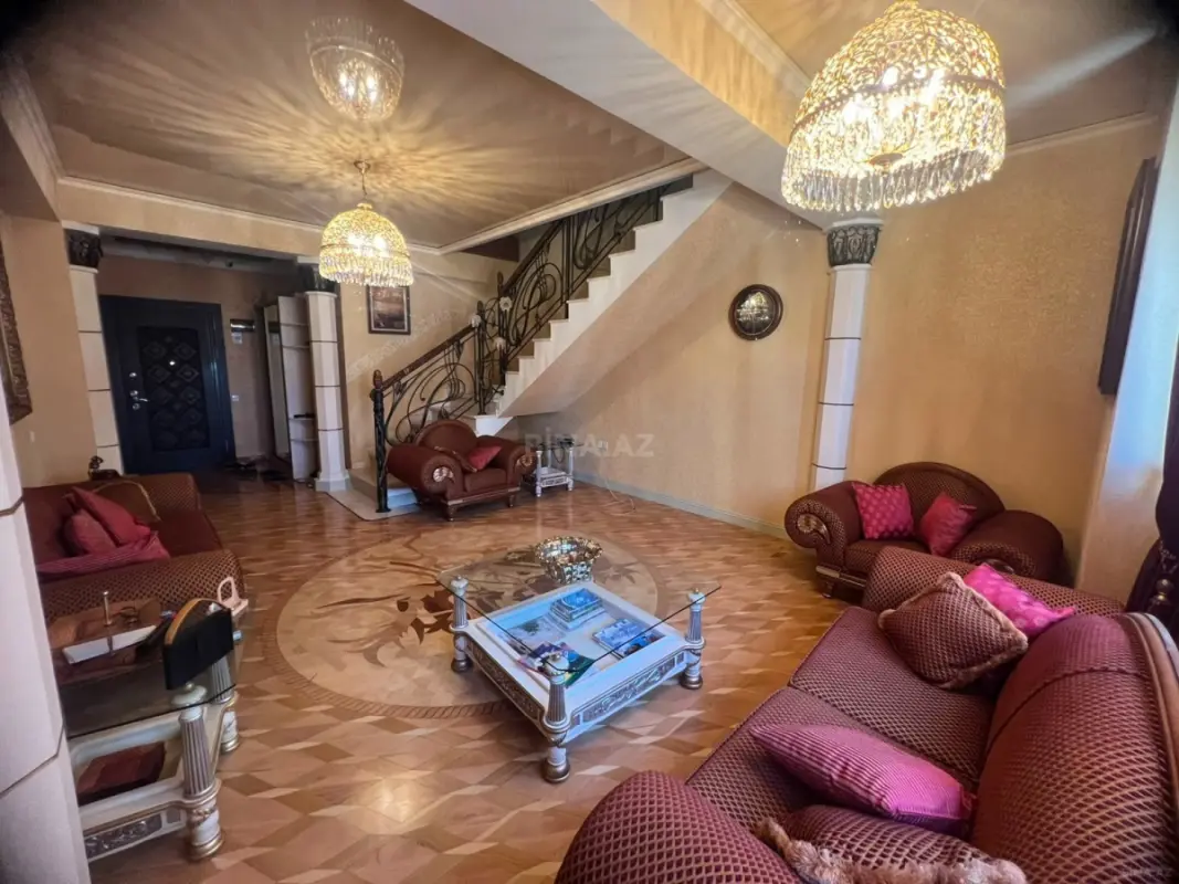 Kirayə verilir 7 otaqlı mənzil 370 m²
