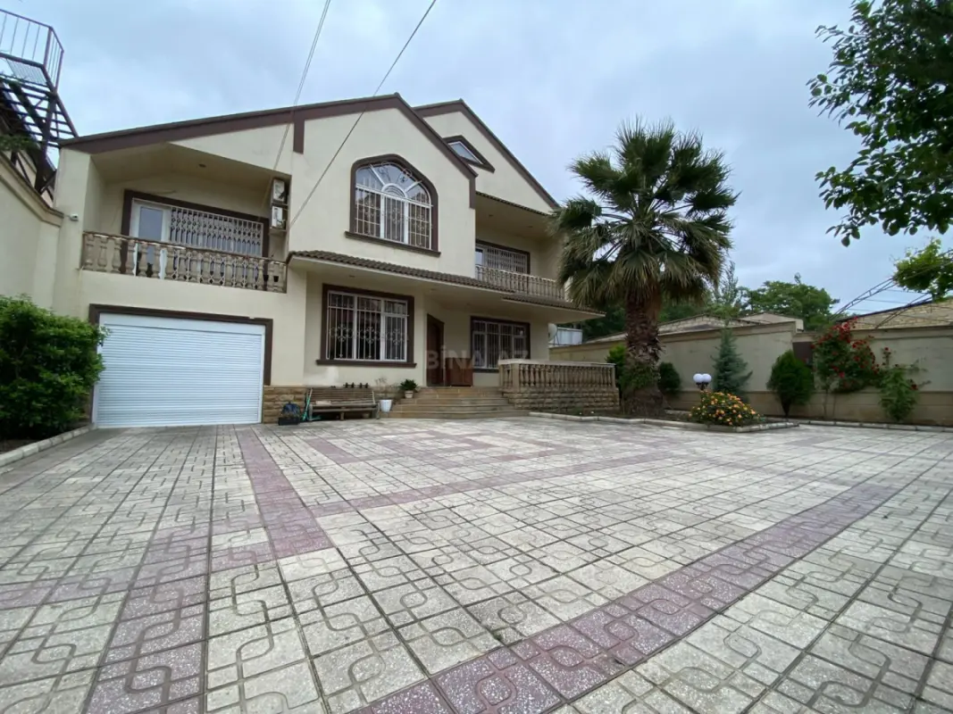 Satılır 7 otaqlı həyət evi 400 m²