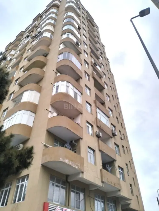 Satılır 4 otaqlı mənzil 180 m²