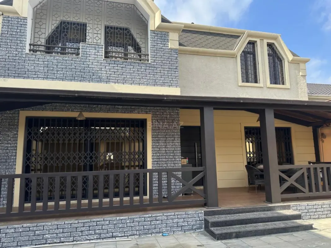 Satılır 8 otaqlı həyət evi 460 m²