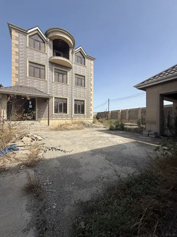 Satılır 6 otaqlı həyət evi 300 m²