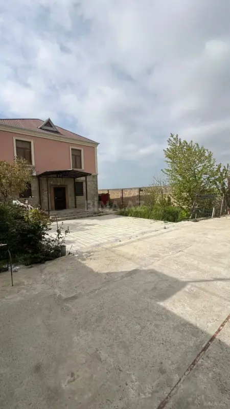 Satılır 5 otaqlı həyət evi 140 m²