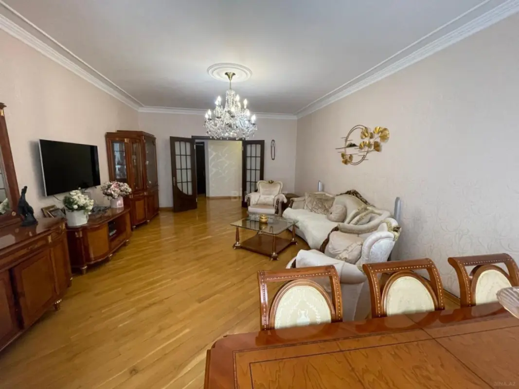 Kirayə verilir 3 otaqlı mənzil 140 m²