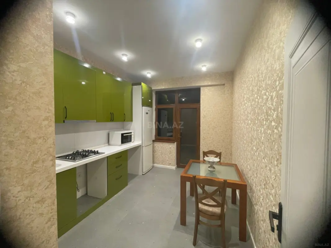 Kirayə verilir 3 otaqlı mənzil 121 m²