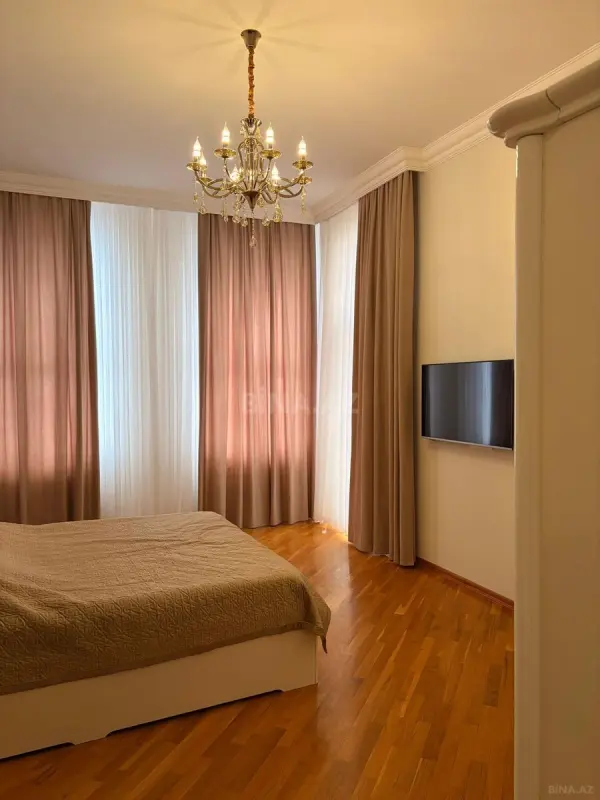 Kirayə verilir 4 otaqlı mənzil 222 m²