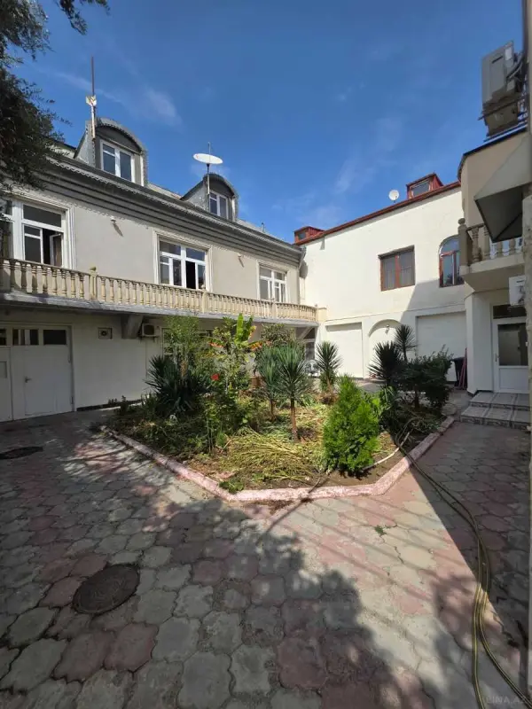 Kirayə verilir 8 otaqlı həyət evi 500 m²