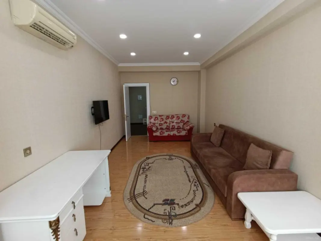 Kirayə verilir 2 otaqlı mənzil 100 m²