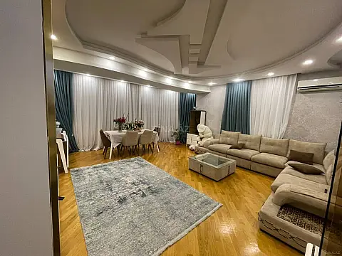 Satılır 3 otaqlı mənzil 137 m² — Bakı, İnşaatçılar 3 otaq 137.00 m²