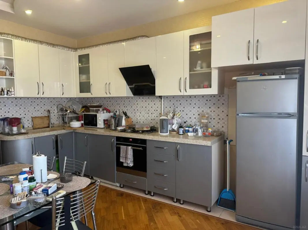 Kirayə verilir 4 otaqlı mənzil 151 m²