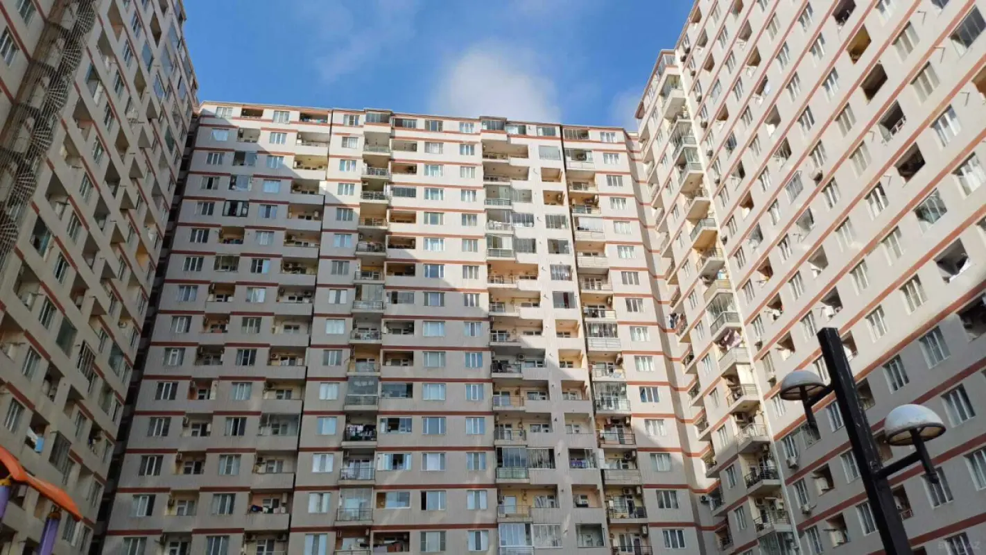 Satılır 4 otaqlı mənzil 140.7 m²