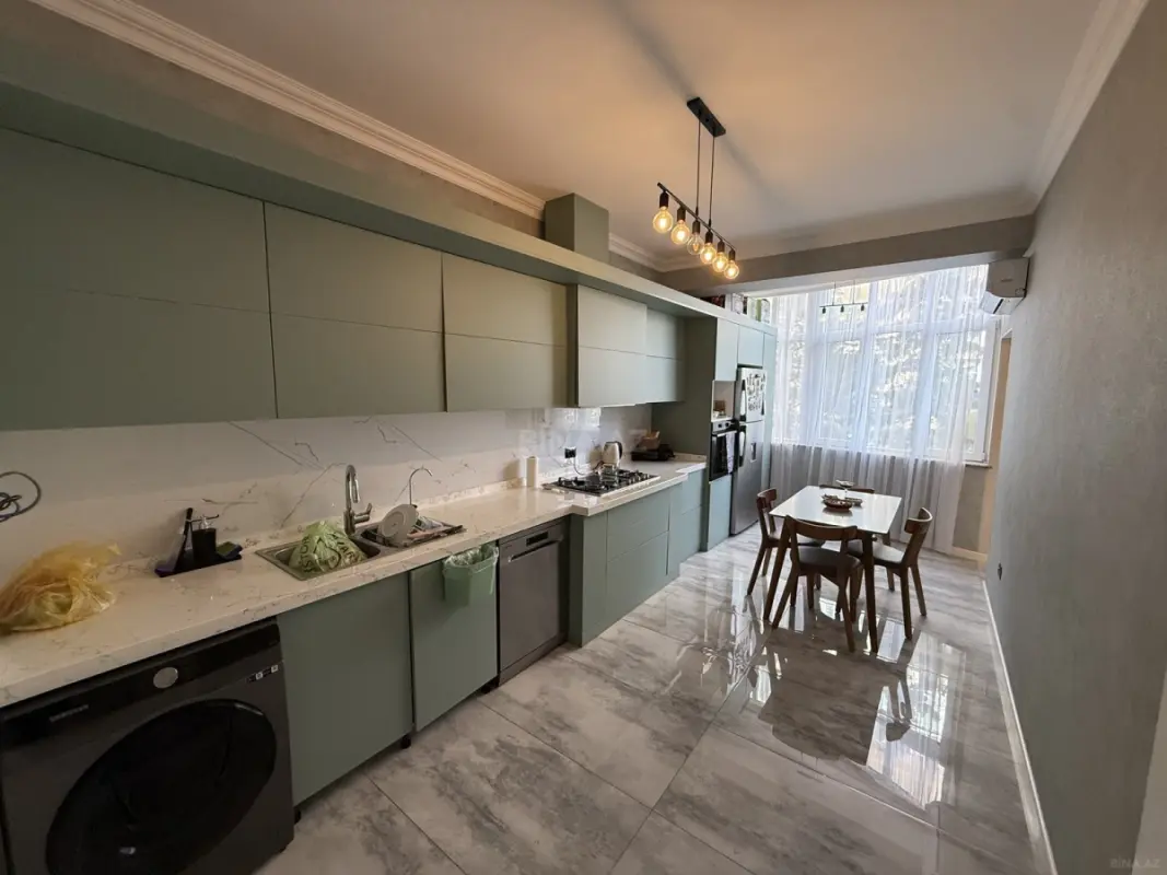 Satılır 3 otaqlı mənzil 150 m²