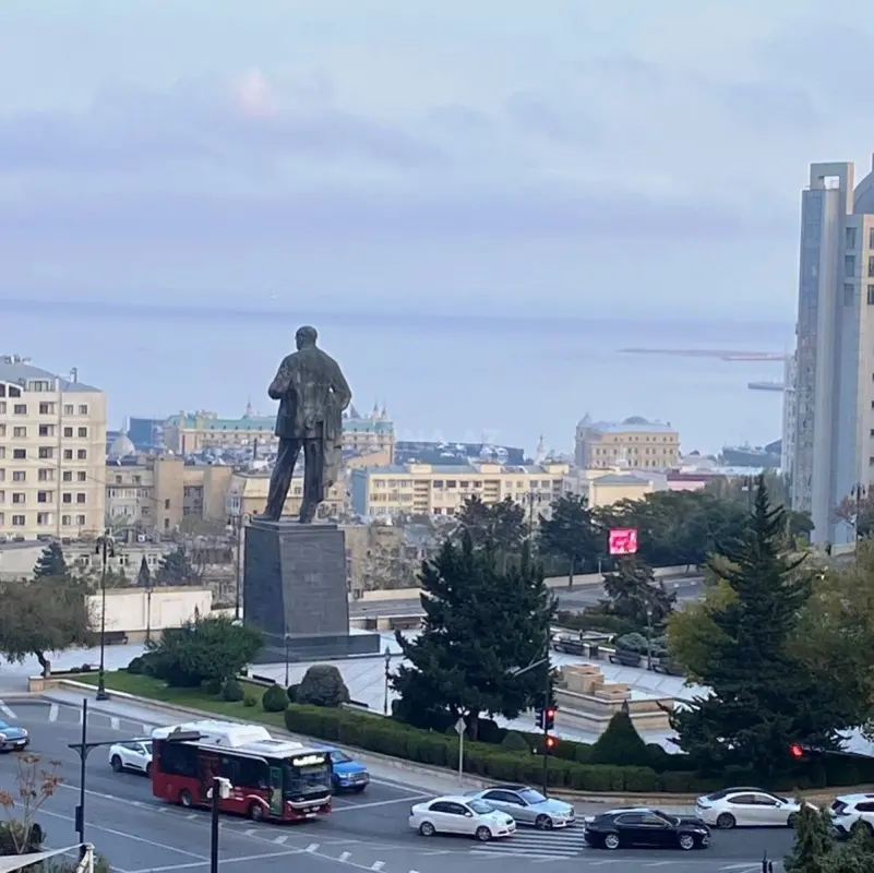 Kirayə verilir 2 otaqlı mənzil 65 m²