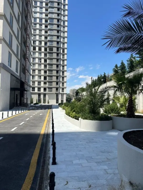Satılır 3 otaqlı mənzil 135 m²