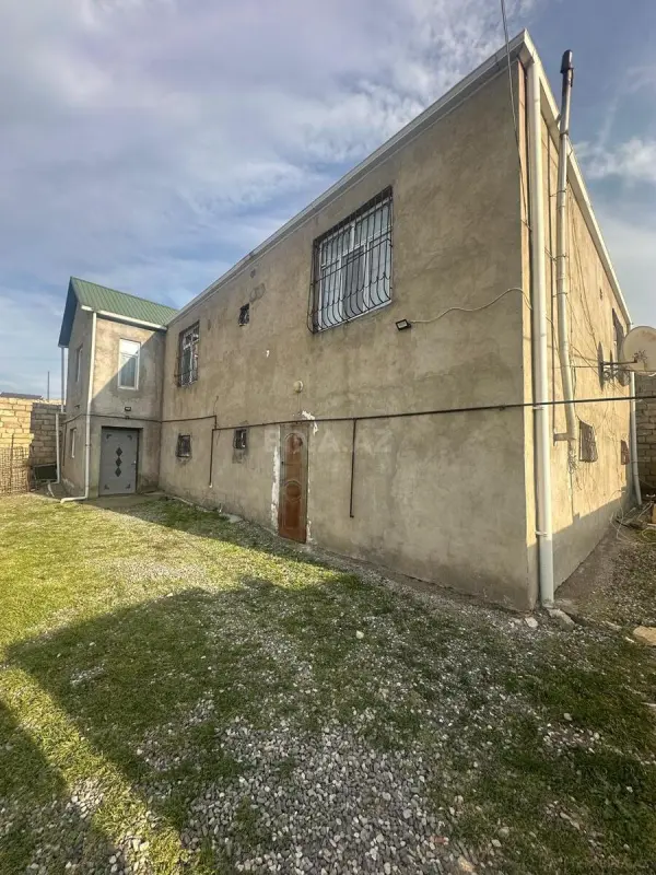 Satılır 5 otaqlı həyət evi 130 m²