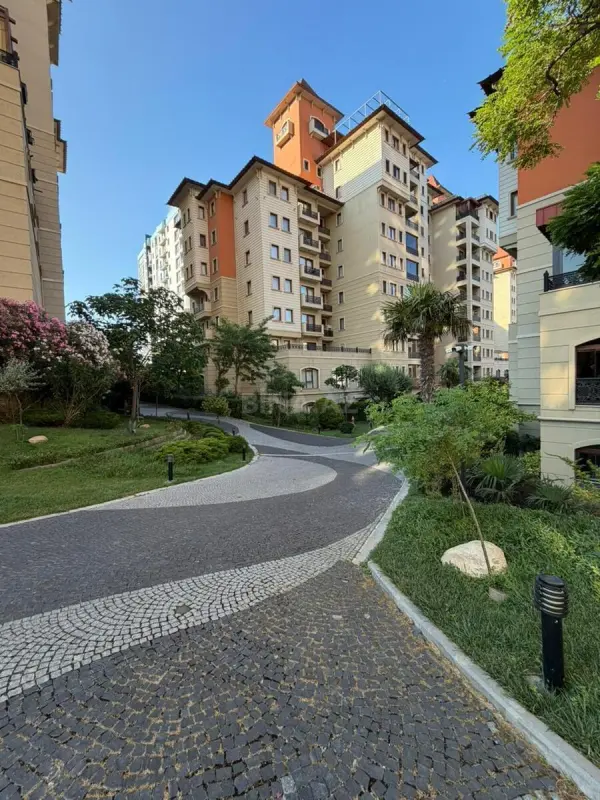 Kirayə verilir 3 otaqlı mənzil 150 m²
