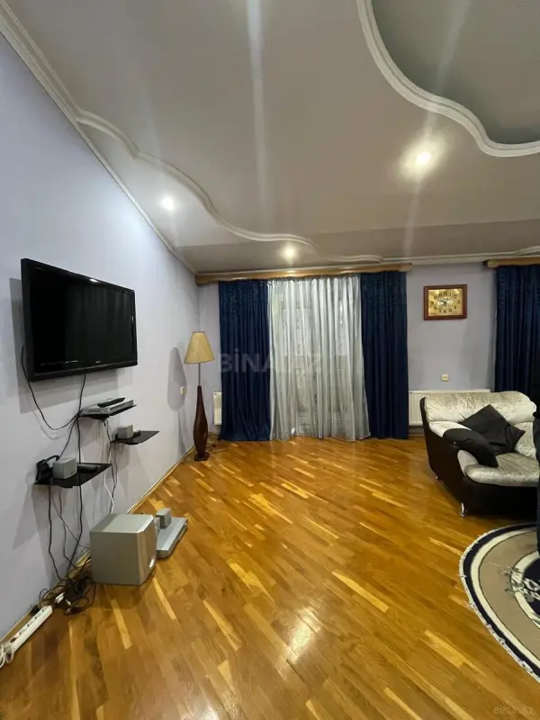 Kirayə verilir 2 otaqlı mənzil 120 m²