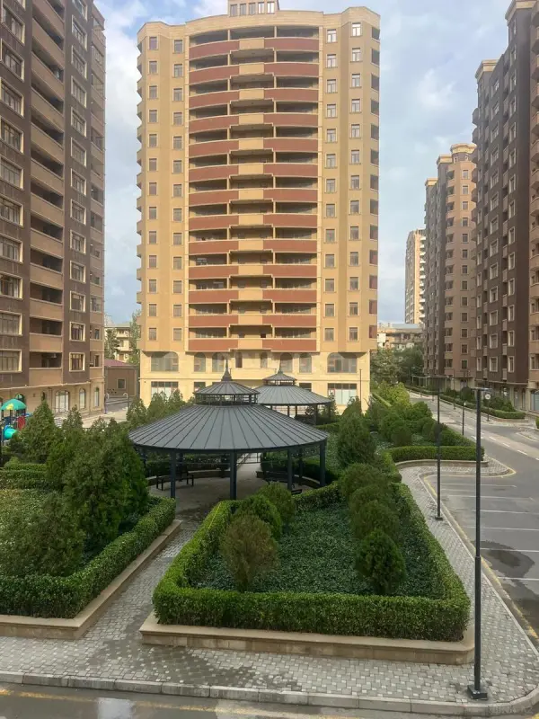 Satılır 3 otaqlı mənzil 108 m²