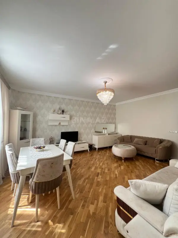 Satılır 2 otaqlı mənzil 61 m²