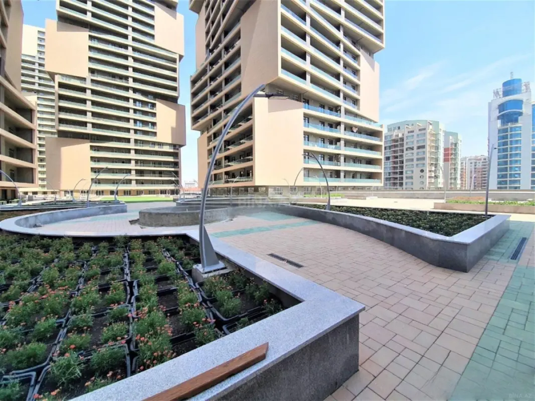 Satılır 4 otaqlı mənzil 209 m²