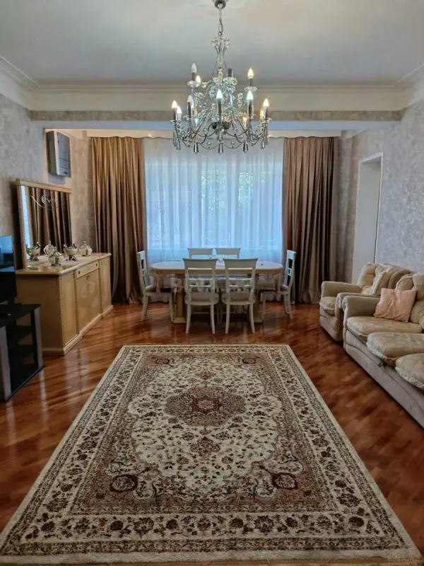 Satılır 3 otaqlı mənzil 134 m²