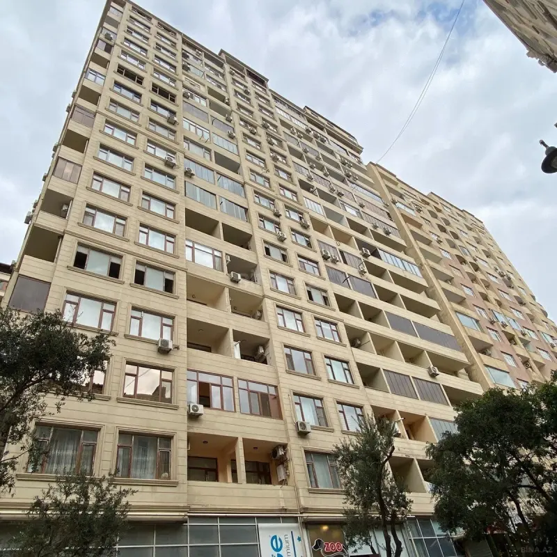 Satılır 3 otaqlı mənzil 135 m²