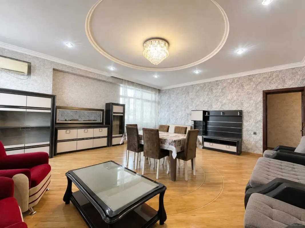 Satılır 3 otaqlı mənzil 150 m²