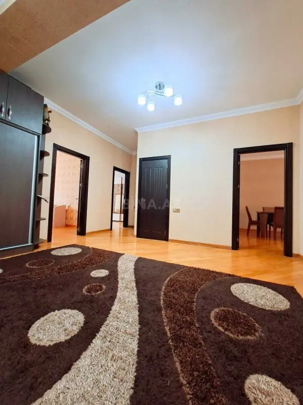 Kirayə verilir 3 otaqlı mənzil 135 m²