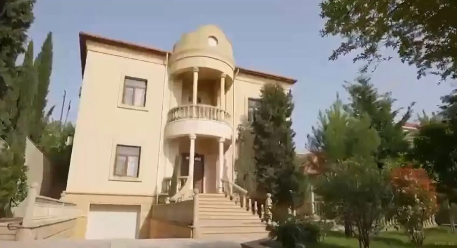 Satılır 6 otaqlı həyət evi 350 m²