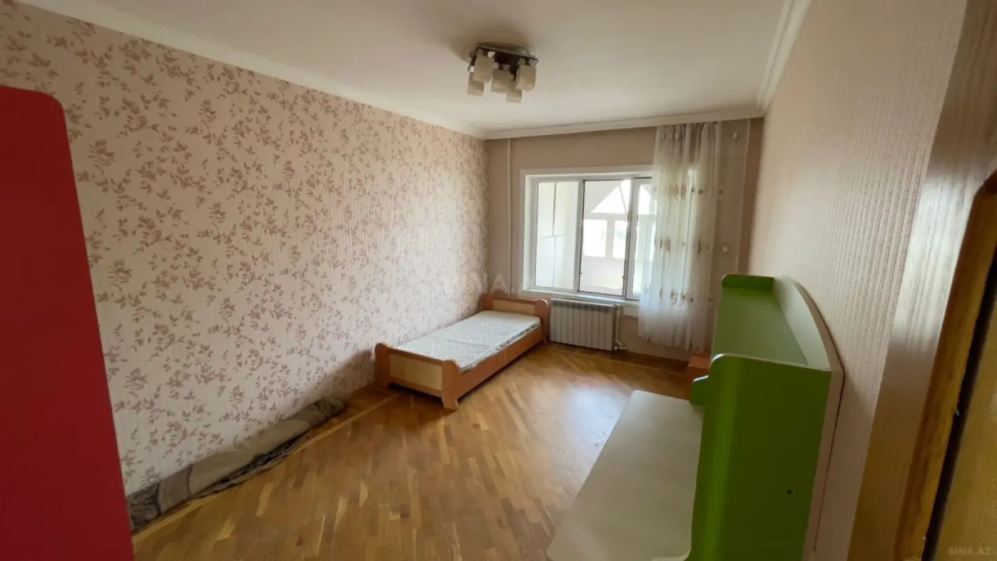 Satılır 5 otaqlı mənzil 151 m²