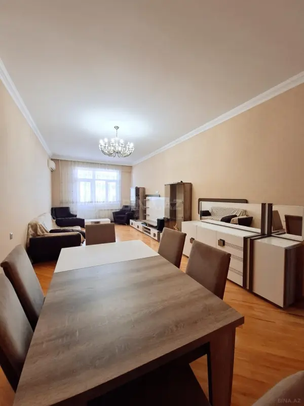 Satılır 3 otaqlı mənzil 135 m²
