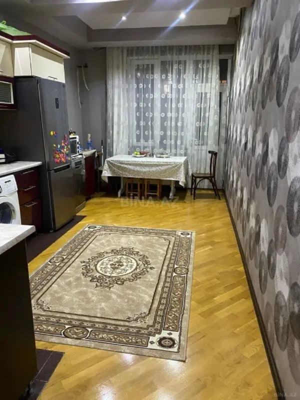 Satılır 3 otaqlı mənzil 130 m²