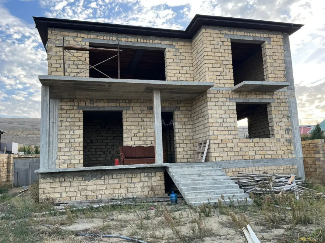 Satılır 6 otaqlı həyət evi 315 m²