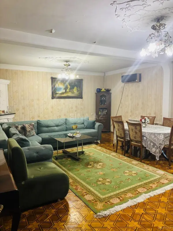 Satılır 5 otaqlı mənzil 130 m²
