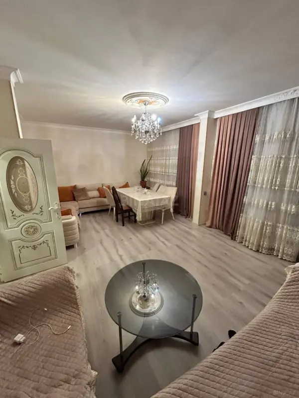 Satılır 5 otaqlı mənzil 130 m²