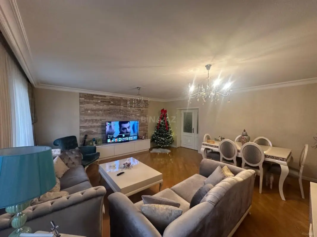 Satılır 4 otaqlı mənzil 135 m²