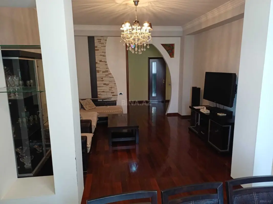 Kirayə verilir 3 otaqlı mənzil 140 m²